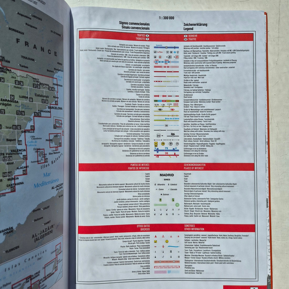 Key in English AA Spain & Portugal Atlas 12th Edition 9780749584399