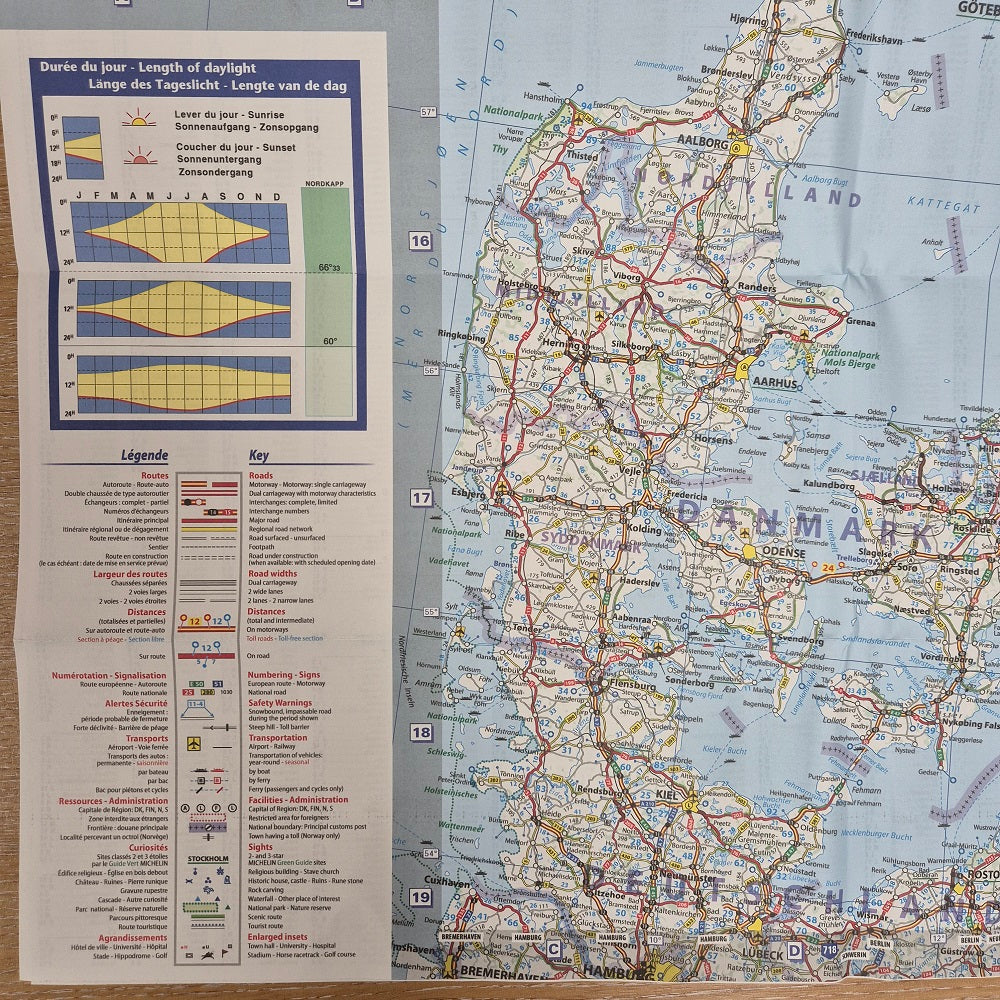 Michelin Scandinavia & Finland Sheet Map 711 ISBN9782067262881 English key and sunshine chart