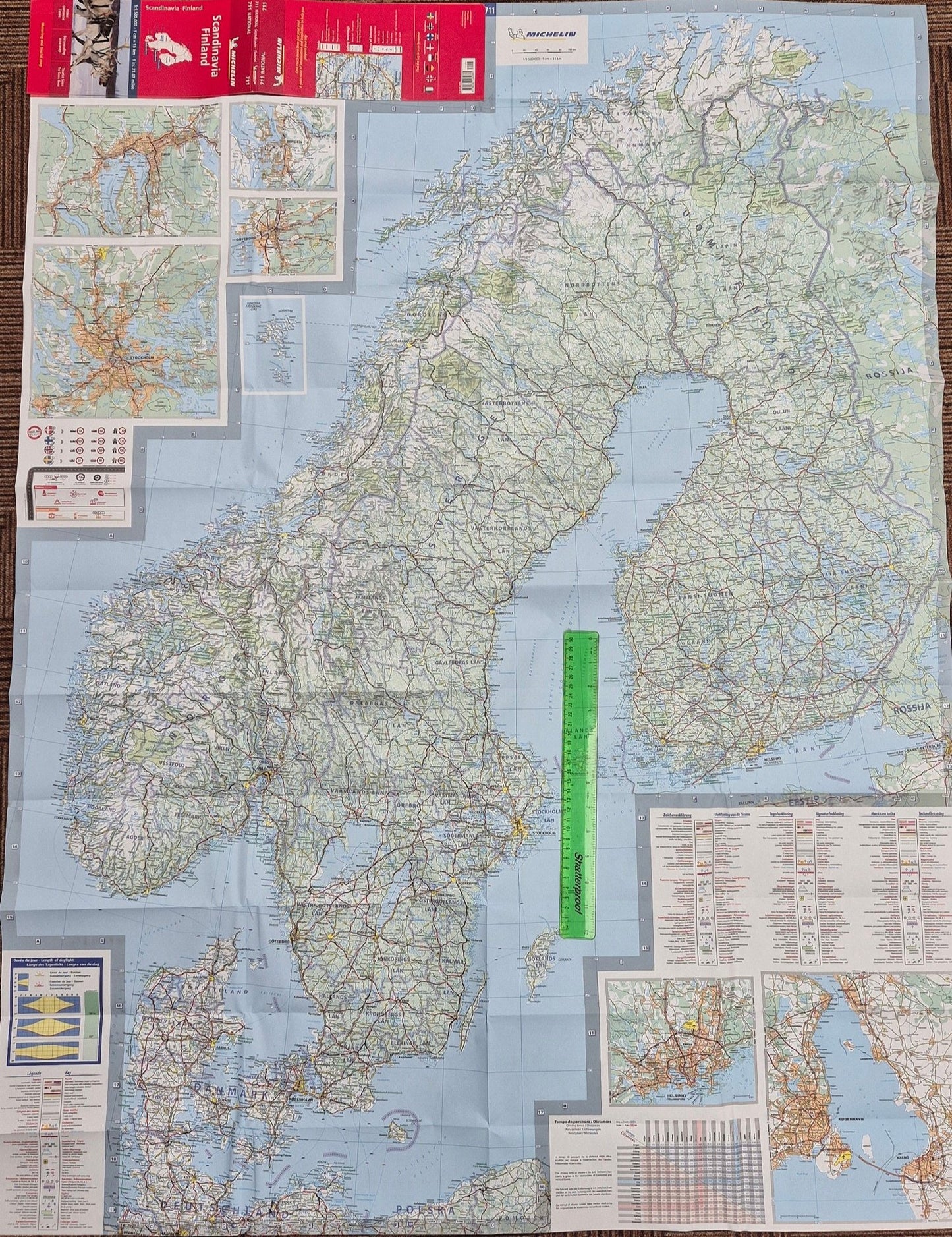 Michelin Scandinavia & Finland Sheet Map 711 ISBN9782067262881 fully open